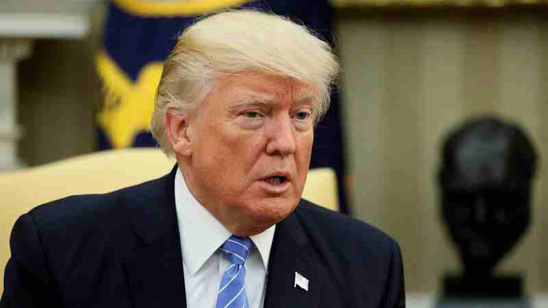 WSJ дізналося про непристойний лист, який Трамп міг написати Епштейну