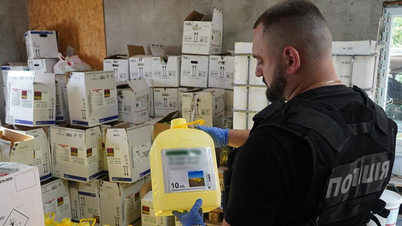 В Україні нелегально виготовляли агрохімічну продукцію, вилучено на 100 млн фальсифікату