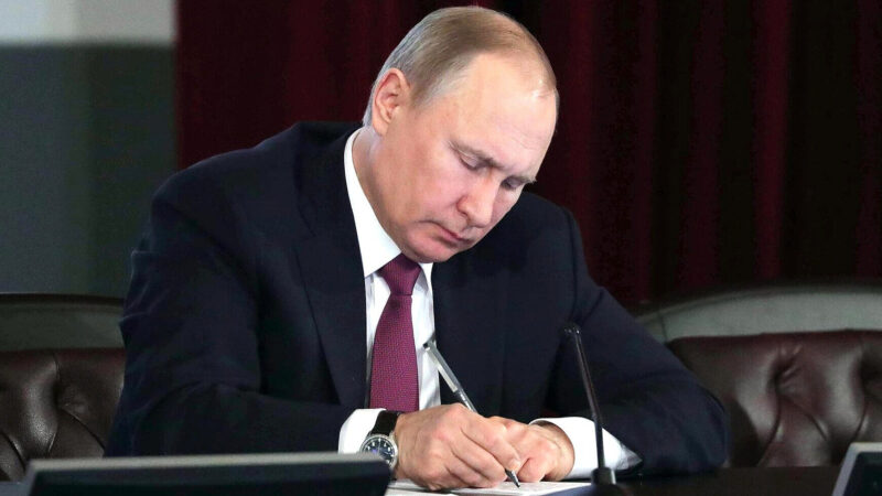 Путін узаконив комплектацію російської армії особами без громадянства