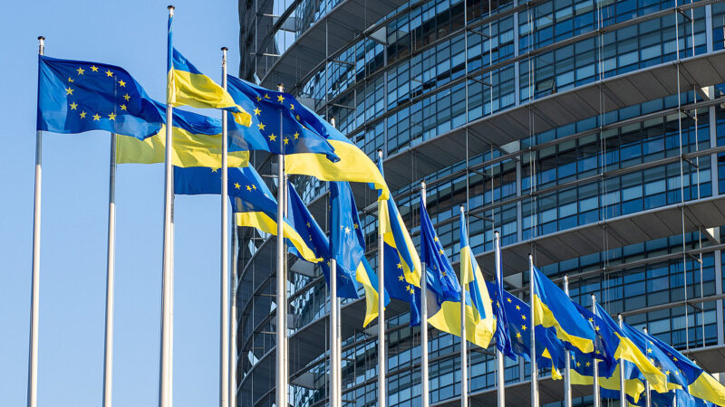 ЄС розглядає три варіанти покриття дефіциту українського бюджету на 2026 рік – FT