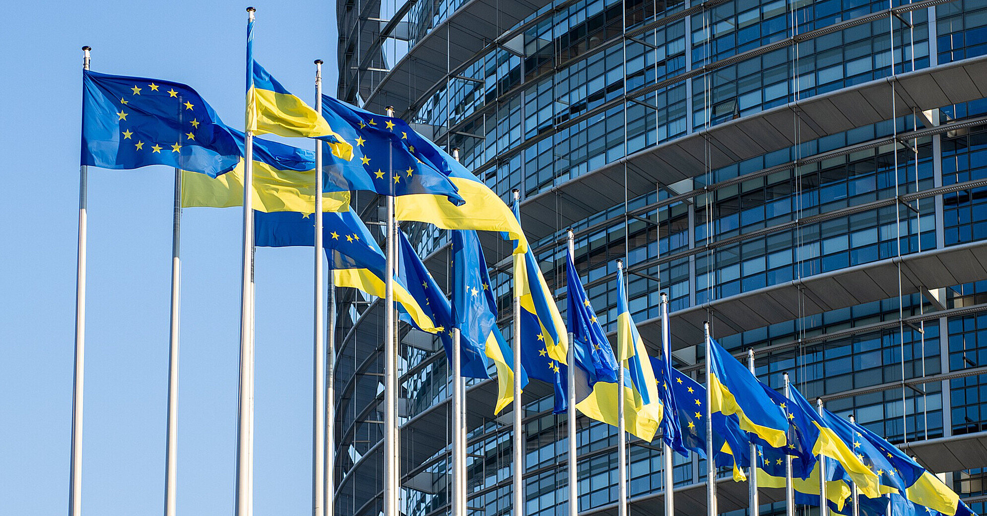 ЄС розглядає три варіанти покриття дефіциту українського бюджету на 2026 рік – FT