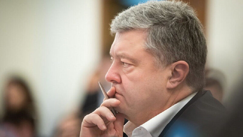 Порошенко поскаржився на санкції The Times і звинуватив Зеленського в “авторитаризмі”