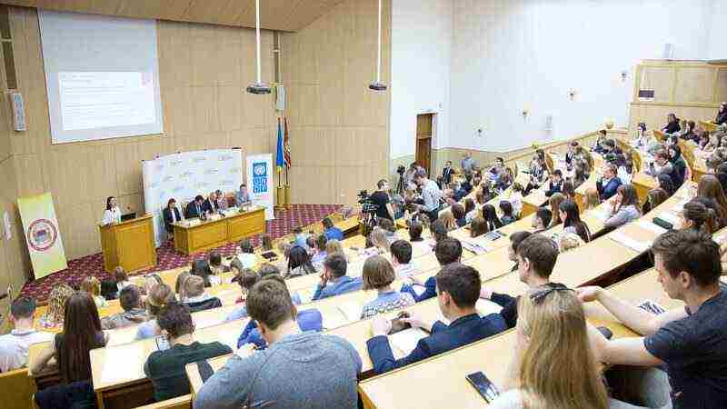 Для студентів-медиків і фармацевтів стане обов’язковою офіцерська підготовка