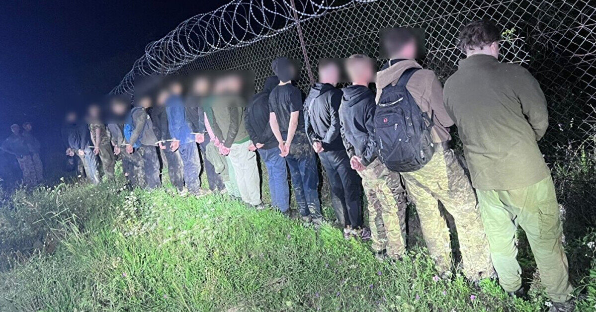 На кордоні зі Словаччиною затримали велику групу правопорушників