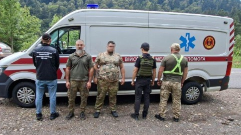 Намагався виїхати в Румунію у кареті «швидкої»: на кордоні затримали мешканця Дніпра