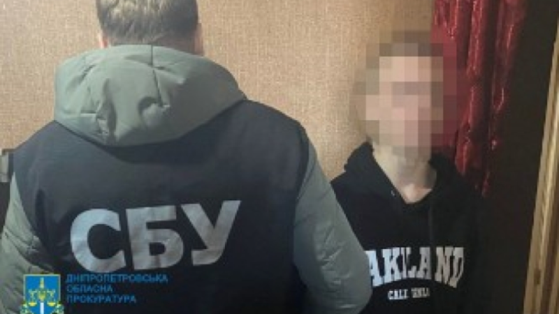 Підпалювали релейні шафи Укрзалізниці на Дніпропетровщині: судитимуть жінку та двох неповнолітніх із Павлограду