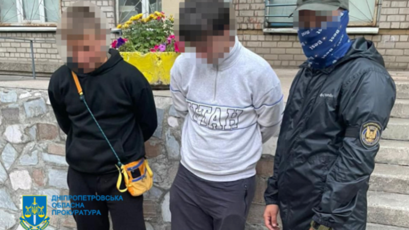У Дніпрі підлітки заклали вибухівку під автомобіль патрульних біля ТЦК: правоохоронці попередили два теракти