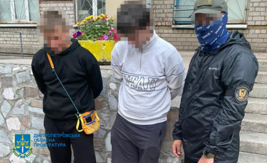 У Дніпрі підлітки заклали вибухівку під автомобіль патрульних біля ТЦК: правоохоронці попередили два теракти