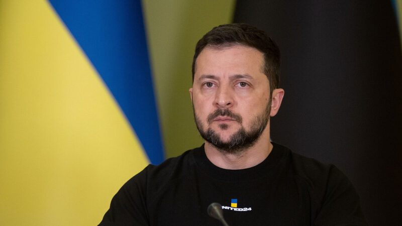 Британські чиновники намагалися навчити Зеленського “говорити мовою Трампа” – ЗМІ