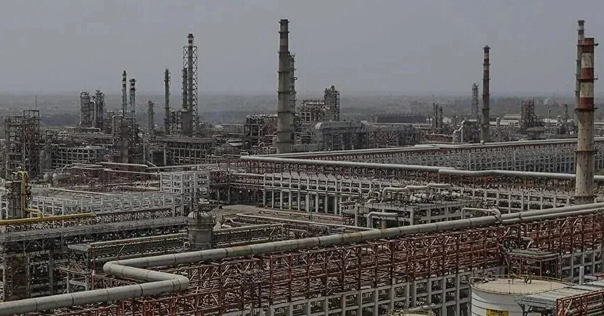 Найбільший закордонний НПЗ Роснафти отримає рекордно низький обсяг нафти через санкції ЄС