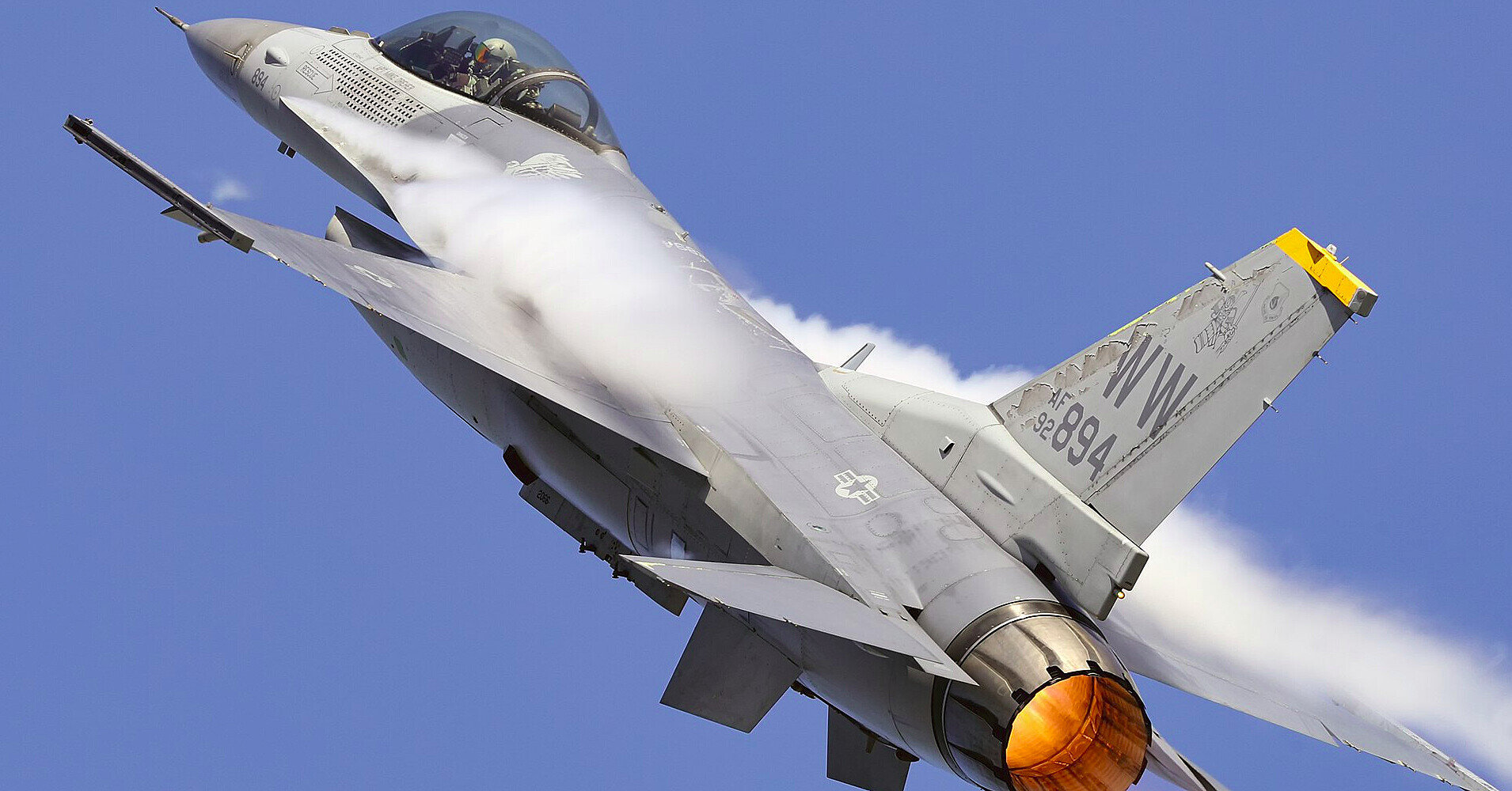У Польщі під час репетиції авіашоу розбився F-16, пілот загинув