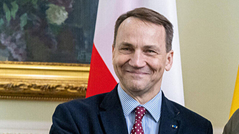 Сікорський запропонував “Мадяру” відпочинок в Польщі
