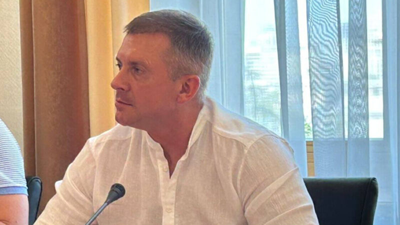 Компанія, пов’язана з нардепом Молотком, з націнкою продавала матеріали для фортифікацій