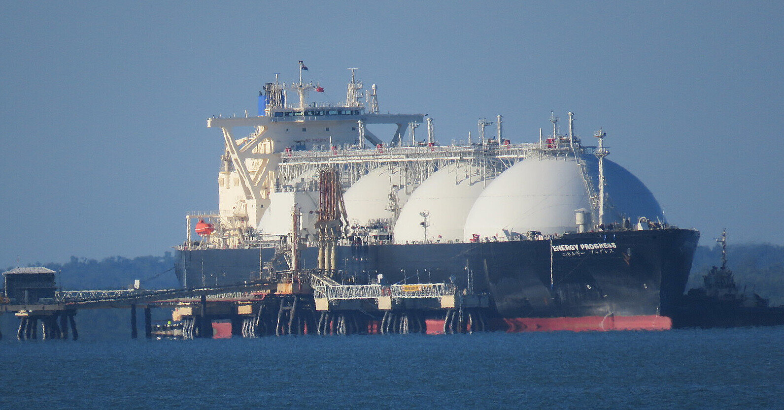 Росія у липні дещо скоротила експорт скрапленого газу: причини