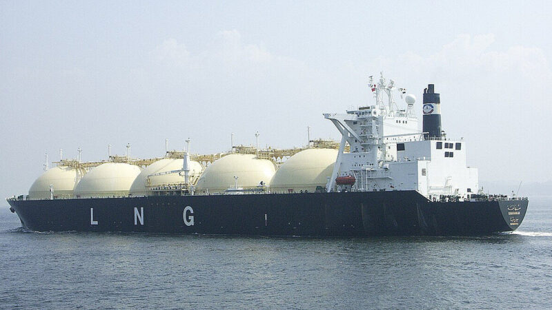 З підсанкційного російського заводу вирушили танкери з газом до Азії – Bloomberg