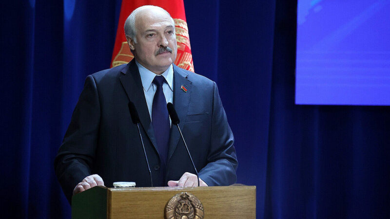Лукашенко заявив, що не хотів би керувати Білоруссю авторитарно