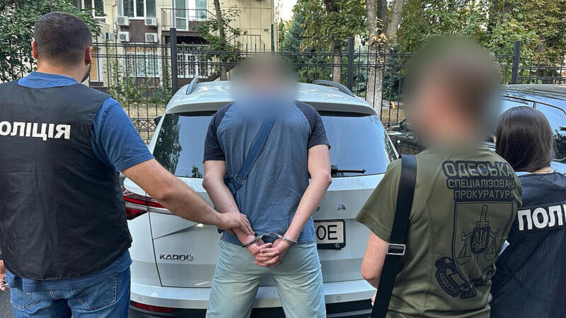 На Одещині на хабарі викрили чиновника ТЦК – обіцяв таємно вивезти з частини військового