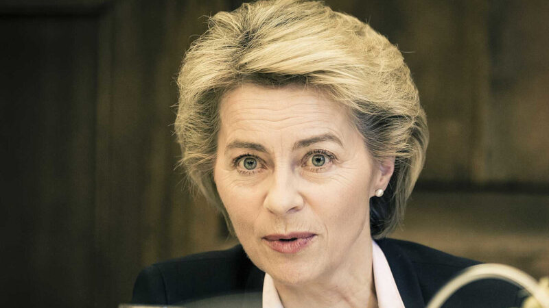 У Єврокомісії кажуть, що фон дер Ляєн не виходила з кімнати під час перемовин з Трампом
