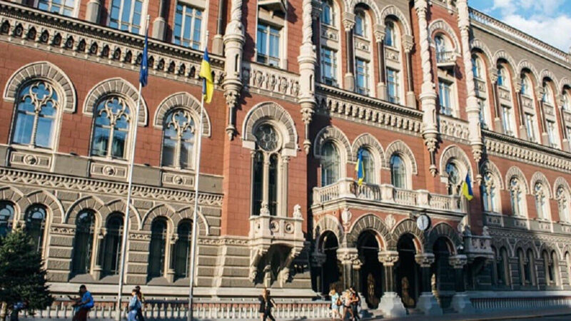 Скільки платіжних операцій здійснили в Україні за пів року – дані НБУ
