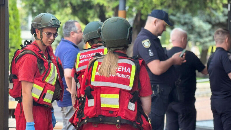 Стрілянина у “МакДональдзі” в Черкасах: поліція затримала чоловіка, він поранив себе