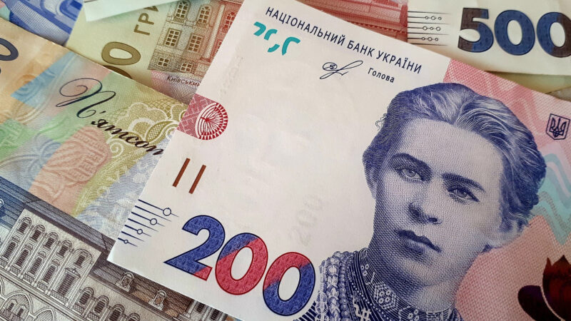 Середня зарплата перевищить 30 тисяч грн у 2026 році – прогноз Кабміну