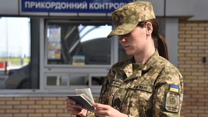 Прикордонники поки не фіксують ажіотажу через виїзд чоловіків 18-22 років