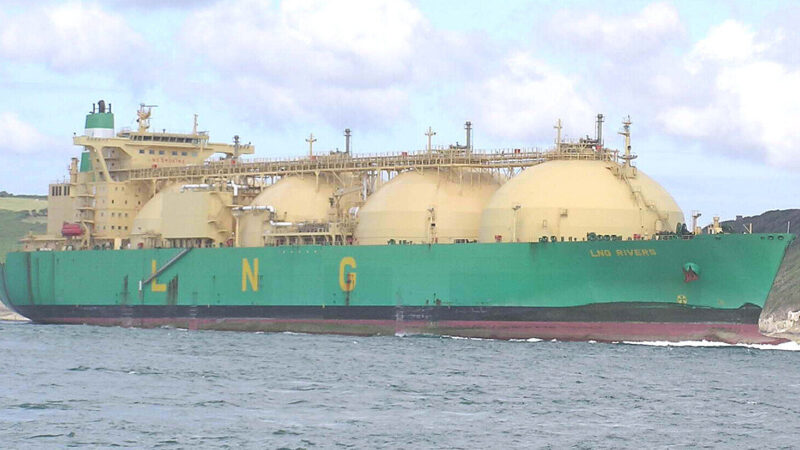 Китай, попри санкції США, почав купувати російський скраплений газ