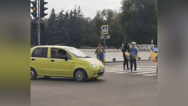 У Павлограді водійка ледь не збила родини загиблих бійців під час хвилини мовчання