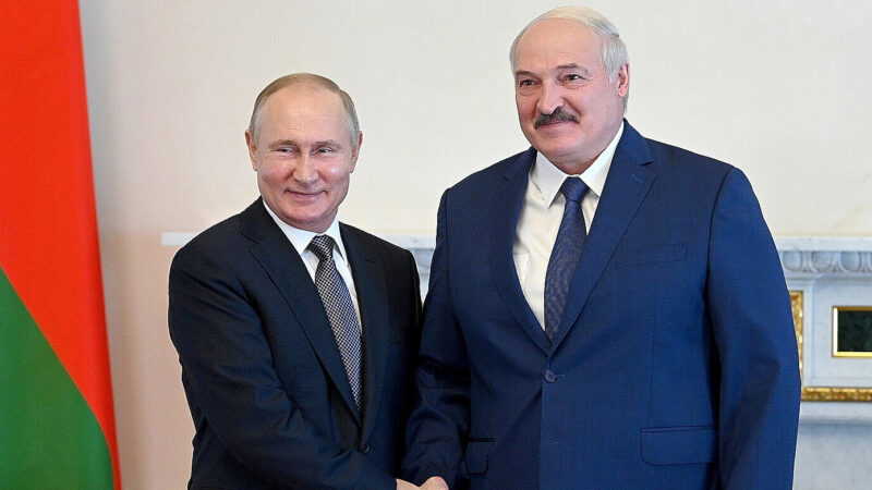 Лукашенко після зустрічі з Путіним заявив, що хоче поговорити з Зеленським