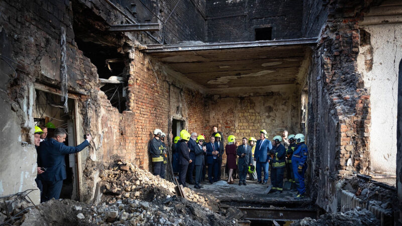 Очільникам 60 дипмісій показали пошкоджену обстрілом РФ будівлю Кабміну