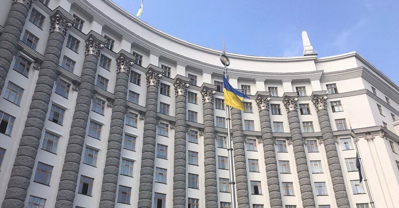 Кабмін визначив дату початку приватизації двох державних банків