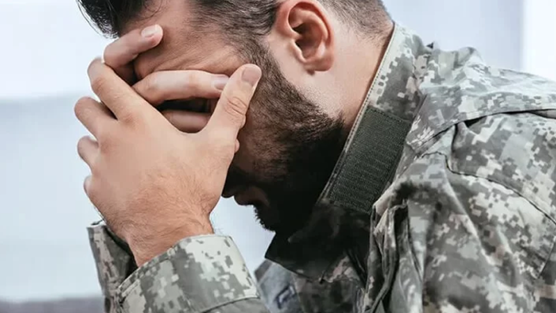 Роздягли, звʼязали та змусили пити сечу: у Дніпрі засудили двох військових за катування побратима
