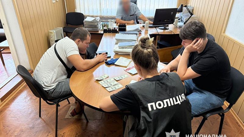 2,5 тис. доларів за вступ до університету: у Дніпрі посадовці підозрюються у вимаганні