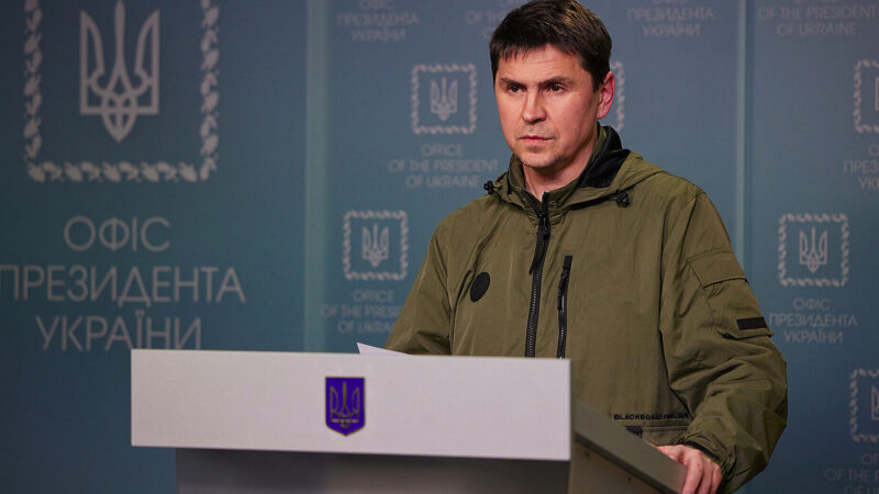 Чоловіки не зможуть виїхати за кордон одразу після війни: в ОП пояснили причину