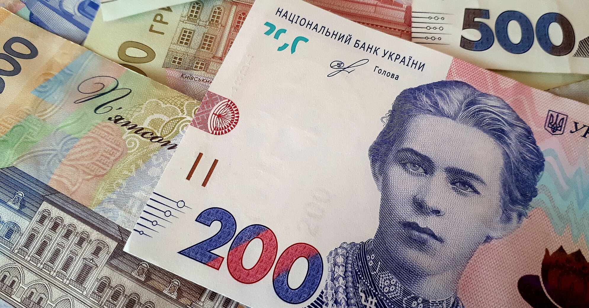 Середня зарплата для бронювання зросте до 21,6 тисячі грн – проєкт бюджету