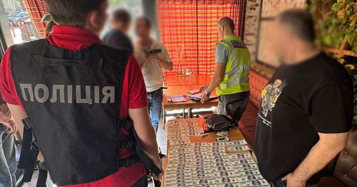Посадовець Міноборони за $10 000 обіцяв працевлаштування на критичне підприємство для бронювання