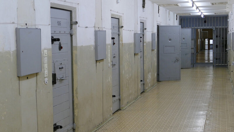 На Полтавщині працівники СІЗО облаштували “камеру тортур”, їм оголосили підозри
