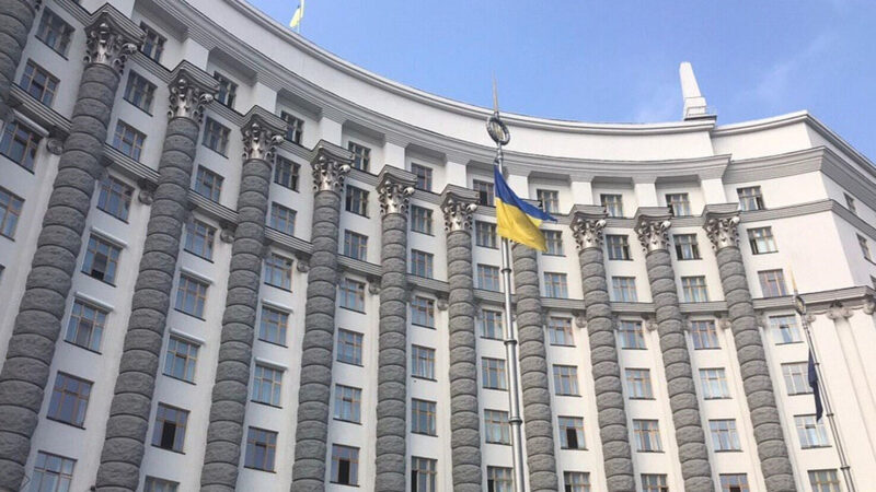 Кабмін заборонив відключати світло і газ боржникам на прифронтових територіях