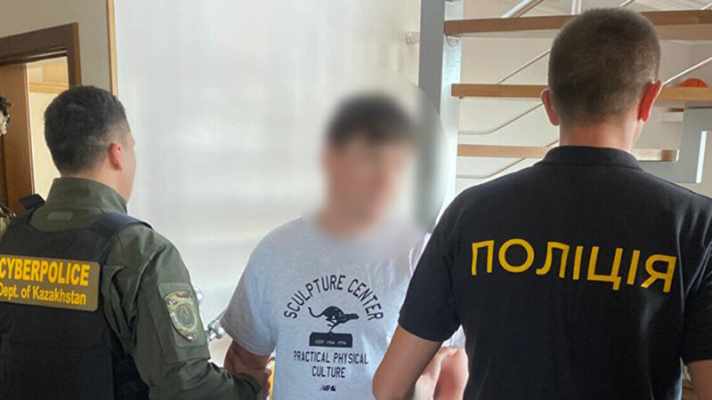 Українець і росіянин організували кол-центр, який ошукував громадян Казахстану