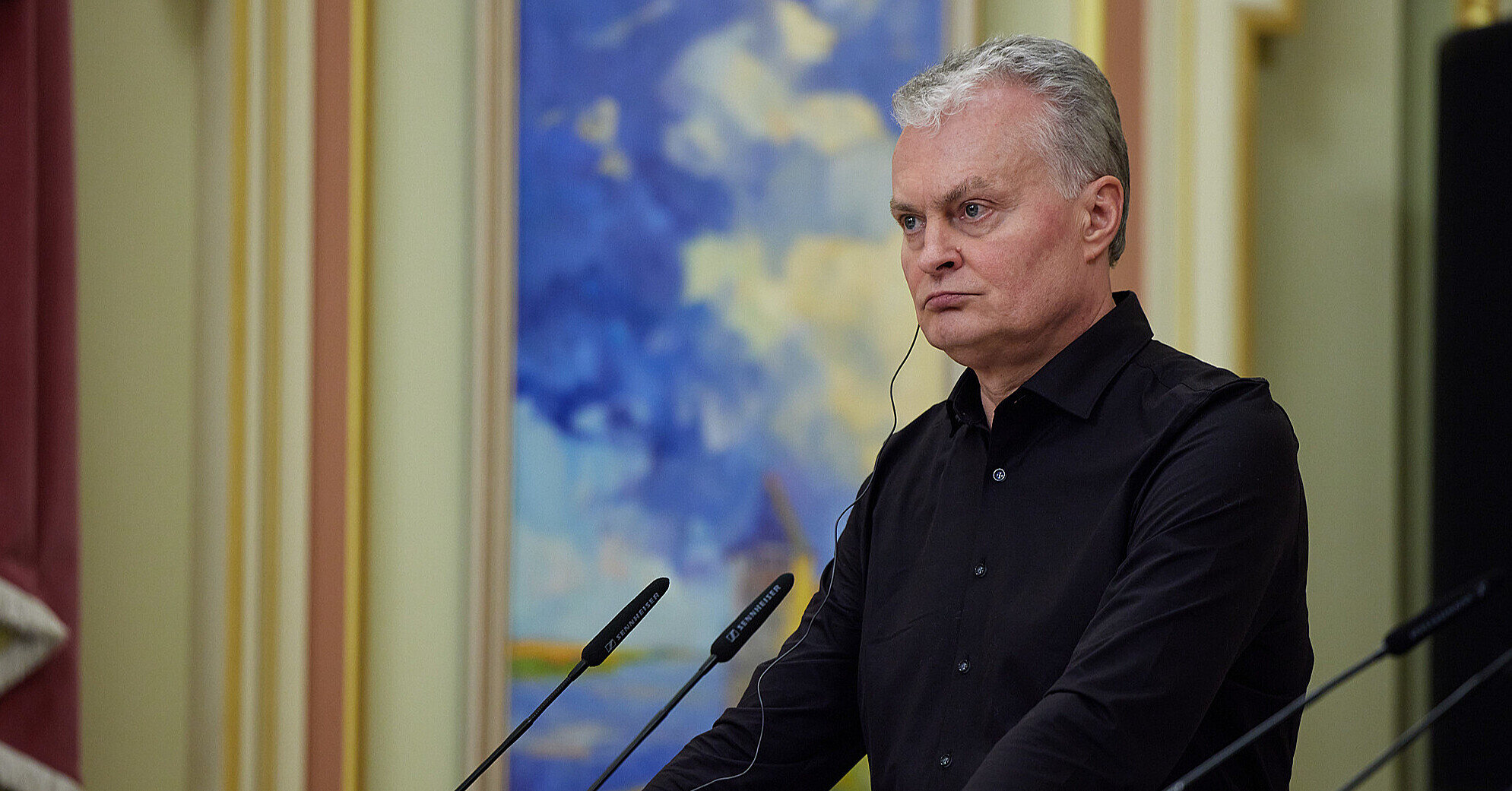 Літак з президентом Литви не міг приземлитися у Вільнюсі через повідомлення про дрон