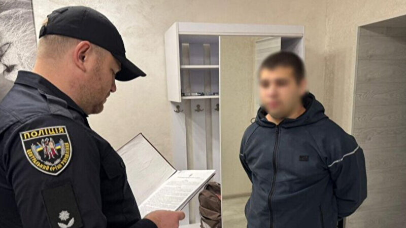 Розкрито шахраїв, які виманили у звільнених військовополонених близько 1 млн гривень