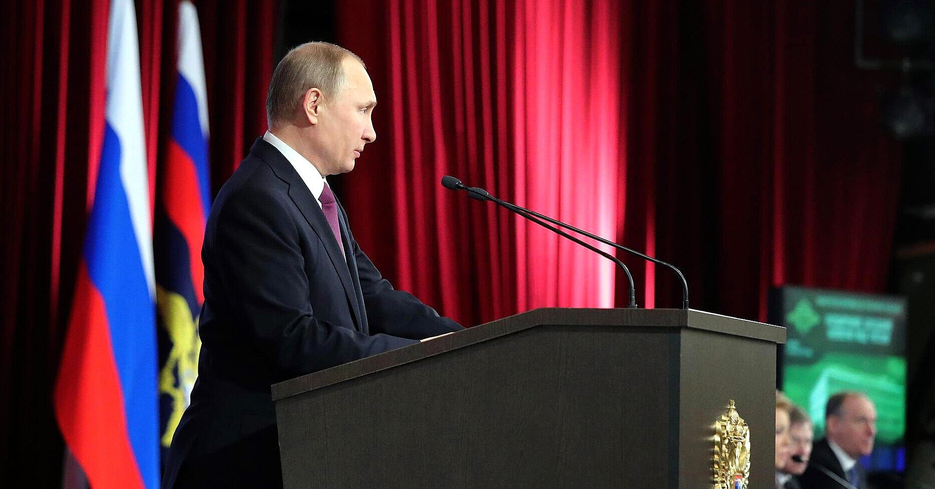 Путін, попри заяви банкірів, стверджує, що економіка РФ не стагнує