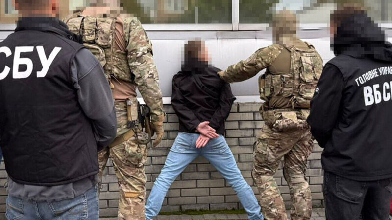 На Хмельниччині затримали агента РФ, який збирав координати військових об’єктів