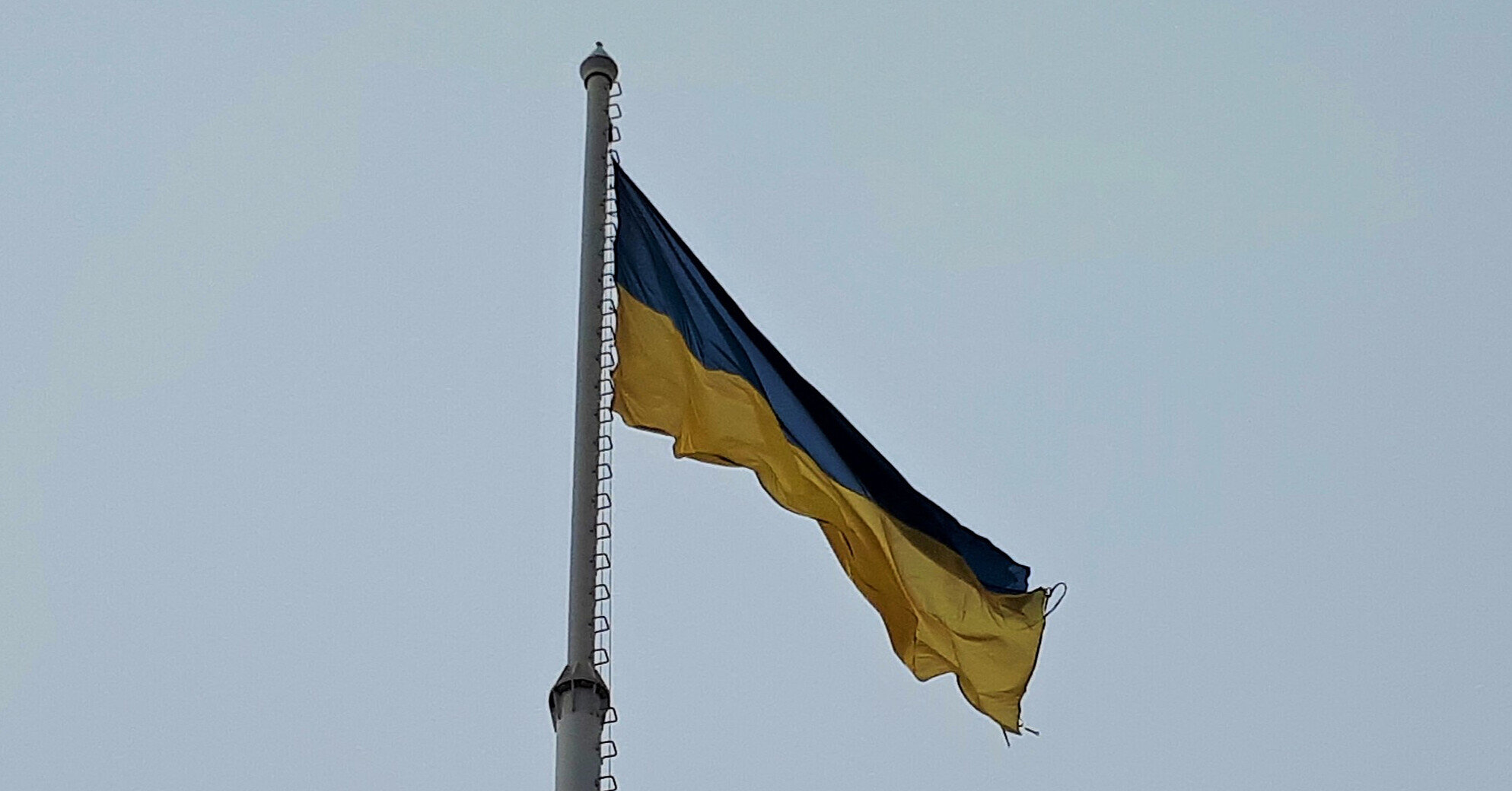 У Києві приспустили головний прапор України: у чому причина