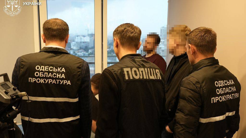 Уродженець Дніпропетровщини організував роботу інвестиційного call-центру, що ошукував громадян Казахстану