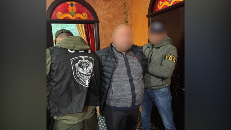 Посадовця Мін’юсту викрито на хабарі за «допомогу» у знятті з військового обліку