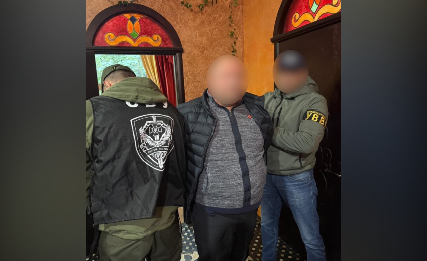 Посадовця Мін’юсту викрито на хабарі за «допомогу» у знятті з військового обліку