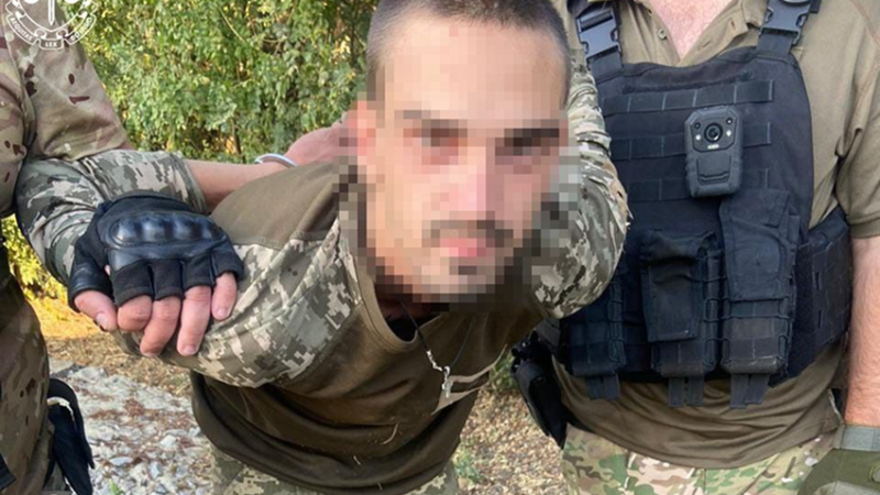 Замах на подвійне вбивство, дезертирство та зберігання боєприпасів: на Дніпропетровщині засудили військовослужбовця