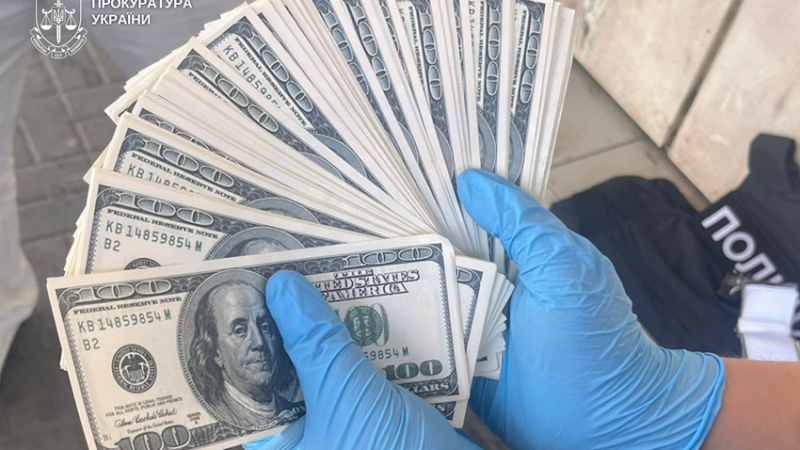 Фіктивне «відрядження» для втечі з країни: на Дніпропетровщині судитимуть групу переправників