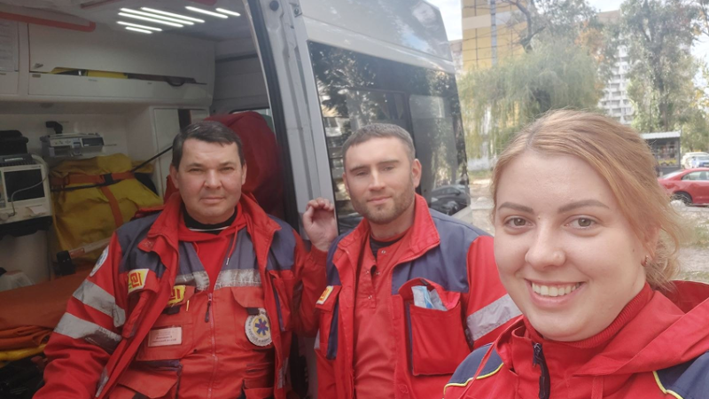 Бензопила відлетіла в шию: у Дніпропетровській області медики врятували 39-річного чоловіка